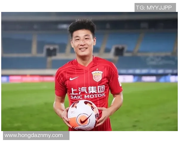 中国足球明星金发的魅力与风采探秘，揭示其背后的故事与成就